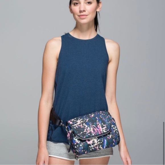 Lululemon Unique and Rare Bag - Picture 2 of 8